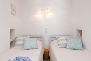 Stunning Sunset House on Kamares Bay with Playground - 1