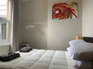 Central 2 bed flat. Free parking (Off-street) - Bristol - 7