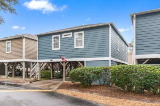 Two Bedroom House with Community Pool! Walk To The Beach! 299 Lake Arrowhead Road - Myrtle Beach - 0