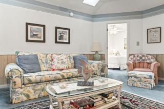 Two Bedroom House with Community Pool! Walk To The Beach! 299 Lake Arrowhead Road - Myrtle Beach - 7