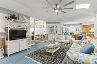 Two Bedroom House with Community Pool! Walk To The Beach! 299 Lake Arrowhead Road - Myrtle Beach - 4