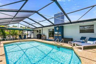 5 mi to AMI Heated Pool Game Room 10 min to IMG - 5