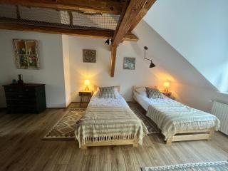 Dobrze Mi Tu-KIKITY - 1