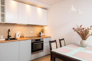 Classic 2-BR Apartment at Chmielna 200 m from Central Station, parking on site - Warsaw - 8