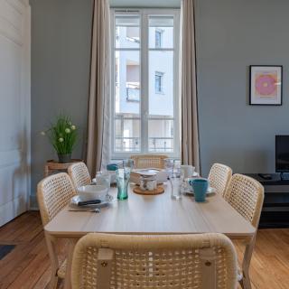 Le Spacieux , 7 personnes, 6 lits, PARKING, proche LYON PARTDIEU - Villeurbanne - 6