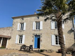 Beautiful Charente Home with swimming pool - Marcillac-Lanville - 9
