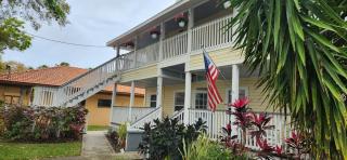 2 Bedroom Apt Overlooking Dunedin Town Square NO KIDS, NO PETS - Dunedin - 9