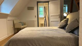 Dachgeschosswohnung Warft Simmerdeis in Reetdachhaus mit parkähnlichem Garten - Oldenswort - 4