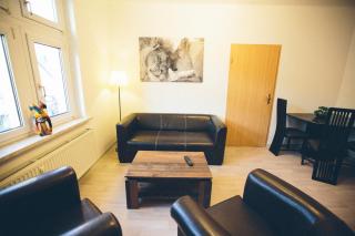 Große & voll ausgestattete Apartments, Studios, Doppelzimmer, Workspace, Parkplatz, Netflix, Prime & schnelles Wifi in ruhiger Lage mit Garten - 1
