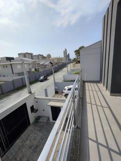 Sobrado com piscina, banheira e garagem coberta. - Piçarras - 9