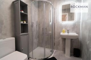 Royal Oak 3 - FREE PARKING - Perfect for Contractors - 2 Bedroom - 2 Bathroom - Fast Wi-fi - Long Term Stays - - Brentwood - 2
