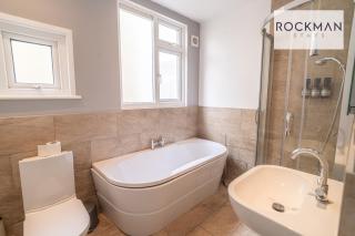 5 Bed Apartment Close To Beach with Off-street parking - Close to beach - Southend-on-Sea - 4