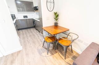 Modern, spacious entire 1 bedroom apartment. - Londra - 0