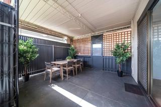 Jupiter & Neptune - In-ground Pool & Mini Bar - Thebarton - 6
