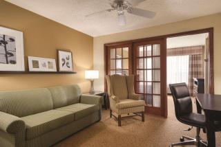 Country Inn & Suites by Radisson, West Bend, WI - West Bend - 6