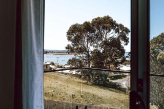Cozy House Close to Town with Views of the Bay - St Helens - 6
