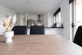Modern Delight: Cosy Home with Parking - Invermay - 7