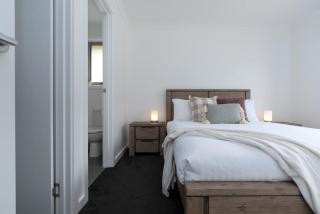Modern Delight: Cosy Home with Parking - Invermay - 2