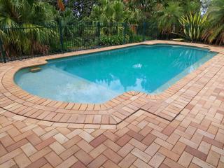 Tranquil Garden Hideaway - 9