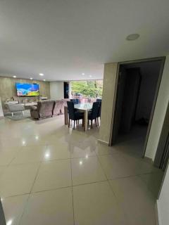 Apto 4 habitaciones privadas 140mtros - Medellín - 8