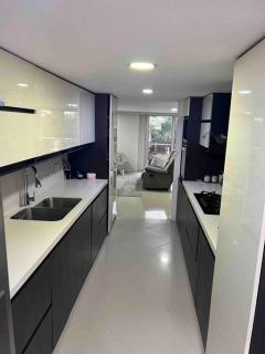 Apto 4 habitaciones privadas 140mtros - Medellín - 1