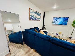 Serene Hotel Setup with Free Parking - Dallas - 1