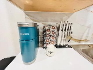 Serene Hotel Setup with Free Parking - Dallas - 7