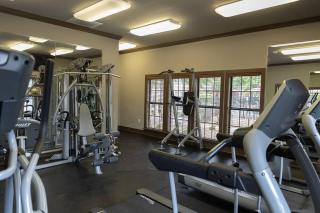 Magnolia Serenity: 2BD/1BA w/ Gym, Pool, BBQ Grill - Tupelo - 3
