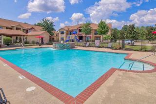 Magnolia Serenity: 2BD/1BA w/ Gym, Pool, BBQ Grill - Tupelo - 1