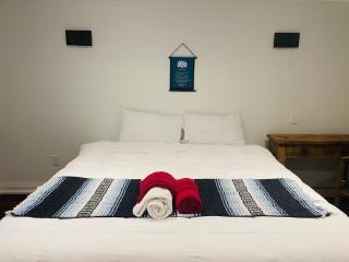 Superior Master King Ensuite Near Horseshoe Fall - Niagara Falls - 9