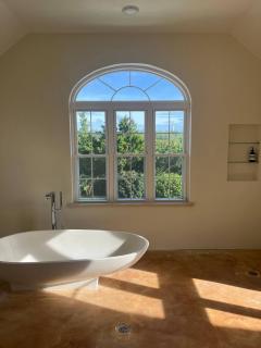 Luxurious Oceanfront Villa - Camden - 3