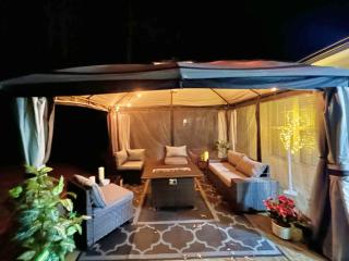Outdoor getaway with pool table - - 5