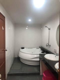 2 bedroom apartment, best location, Central Patong - Patong - 4