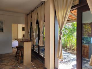 Quiet and comfy studio with jungle views - 2