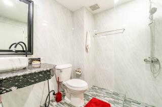 New 1 bed condo, very best central area, Patong - Patong - 2