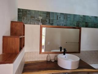 Quiet and comfy studio with jungle views - 5