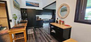 MOOLOOLABA CANAL HOME - Modern 4Bedroom with Spa, Sauna and Private Pontoon - NEW proprietor 2024 - Mooloolaba - 7