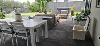 MOOLOOLABA CANAL HOME - Modern 4Bedroom with Spa, Sauna and Private Pontoon - NEW proprietor 2024 - Mooloolaba - 1