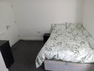 Ensuite Double-bed (G3) close to Burnley city centre - 4