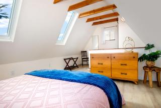 The Carriage House Chic Treetop Loft and Hot Tub - Grass Valley - 5