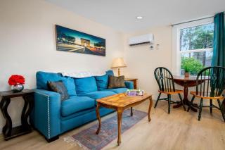 The Carriage House Chic Treetop Loft and Hot Tub - Grass Valley - 6