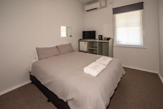 The Centennial Hotel Gulgong - Gulgong - 6