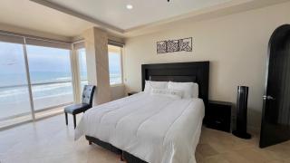 Beautiful Beach Front Condo near Downtown - Rosarito - 8