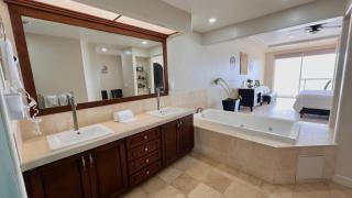 Beautiful Beach Front Condo near Downtown - Rosarito - 1