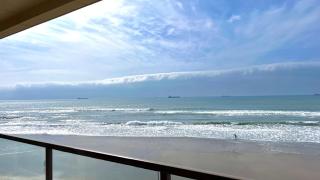 Beautiful Beach Front Condo near Downtown - Rosarito - 0