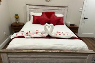 Elite Upper Deck Suites l Lake front with hot tub - Cayuga - 4