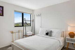 Sleek Vista Townhouse with deck and air-con - Auckland - 2