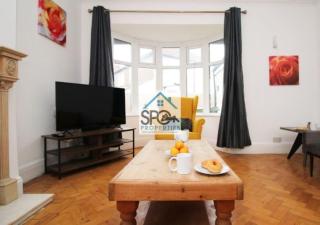 Contractors-Business-Private Parking-Free WiFi-Near M4 - 1