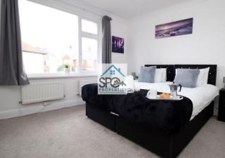 Contractors-Business-Private Parking-Free WiFi-Near M4 - 6
