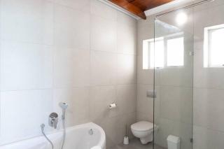 Seal point beach house. Prime beachfront position. - Cape St Francis - 8